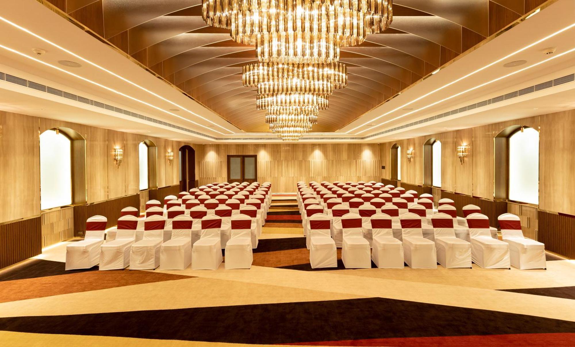 Hotel Jenneys Residency 4*